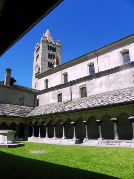 Chiostro Cattedrale di Santa Maria Assunta e San Giovanni Battista 15.JPG