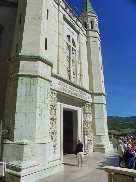 25 Cascia Basilica .JPG